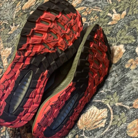 New Balance Green and Red Athletic Trail Shoes - Picture 4 of 4